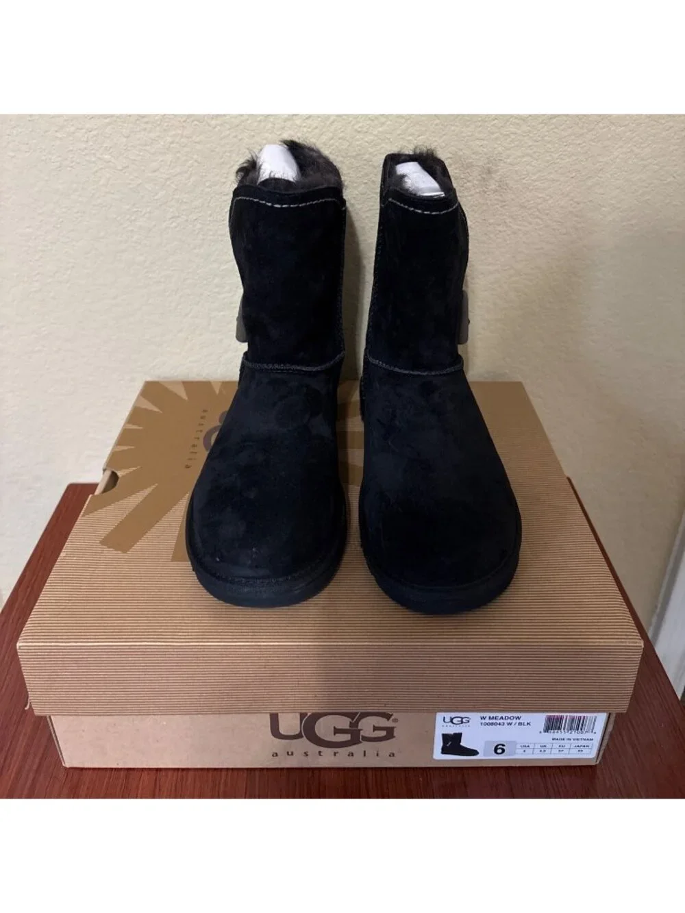 UGG Meadow Black Suede Sheepskin Boots Women's Size 6 NWT 1008043 - Picture 3 of 8